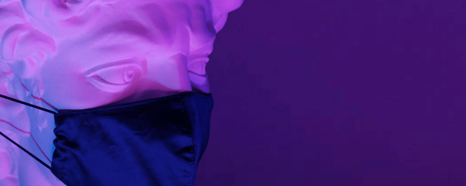 Sculpture wearing a medical mask